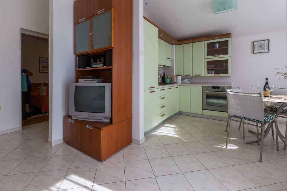 Apartment, 1 Bedroom, Sea View | Private kitchen | Fridge, oven, stovetop, coffee/tea maker