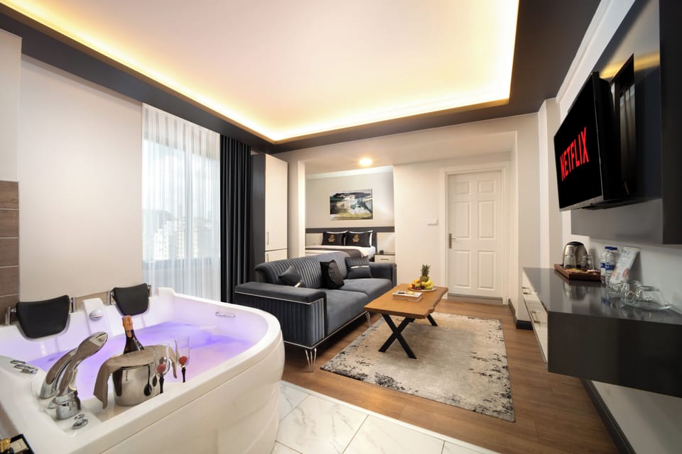 Executive Suite, 1 Queen Bed, Jetted Tub | In-room safe, individually decorated, individually furnished