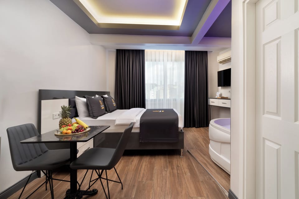 Deluxe Suite, 1 Queen Bed, Jetted Tub | In-room safe, individually decorated, individually furnished