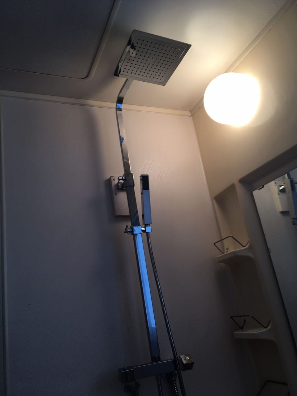 Room for 3-4 guests, Non Smoking | Bathroom shower