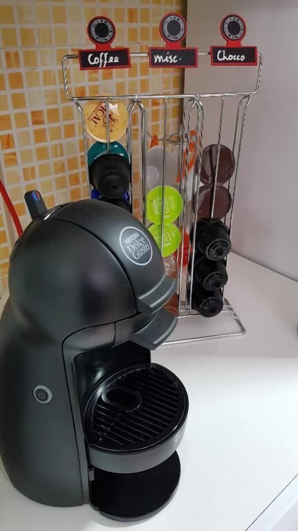 Fridge, oven, stovetop, coffee/tea maker