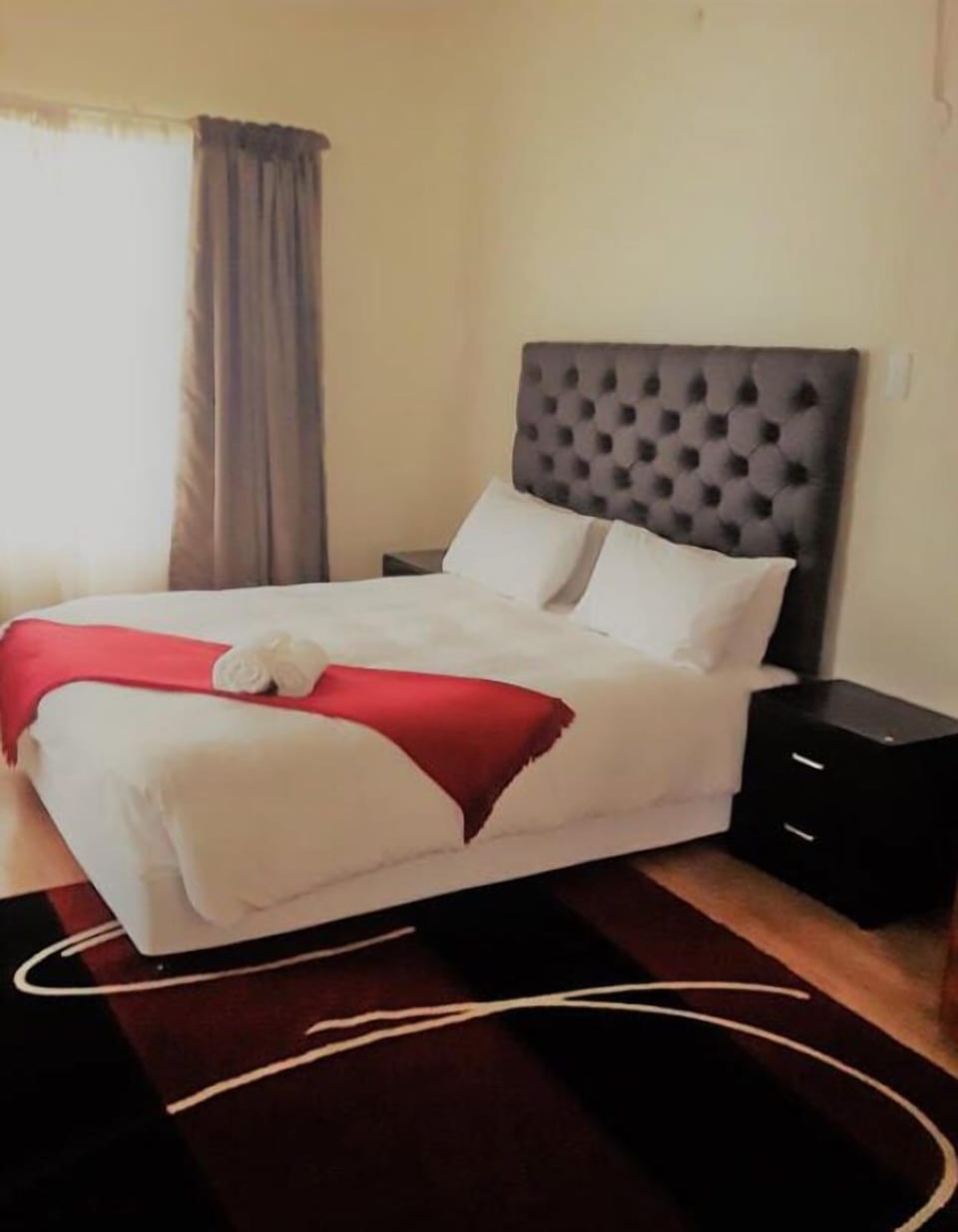 Deluxe Room | Desk, laptop workspace, blackout drapes, free WiFi