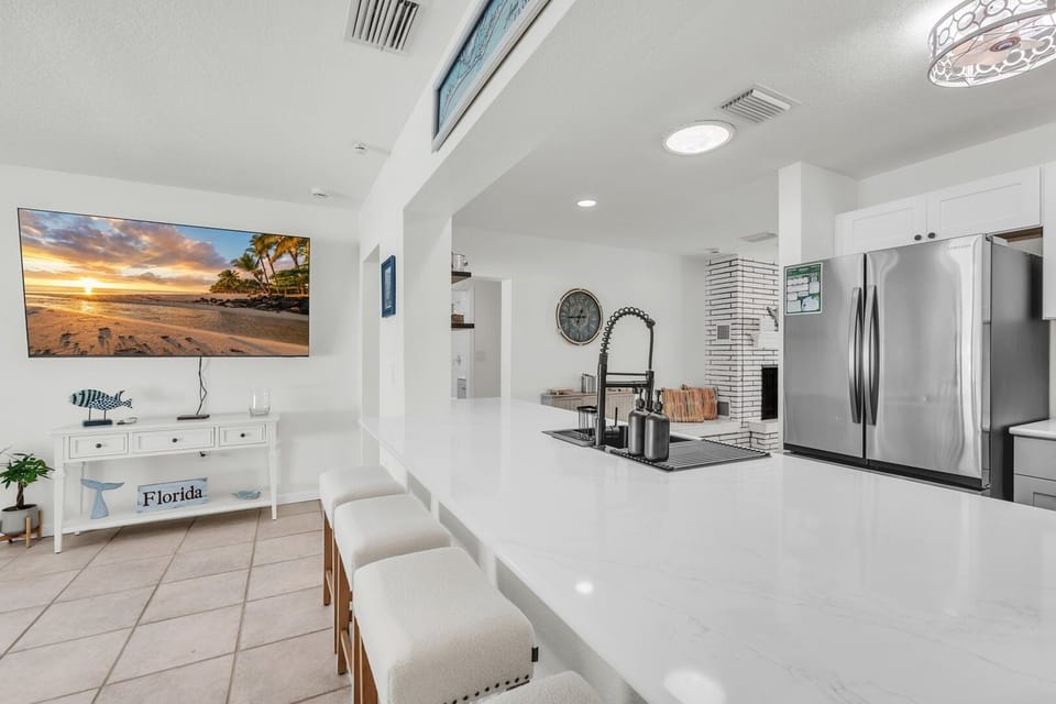 House, 3 Bedrooms | Private kitchen | Fridge, microwave, coffee/tea maker, toaster