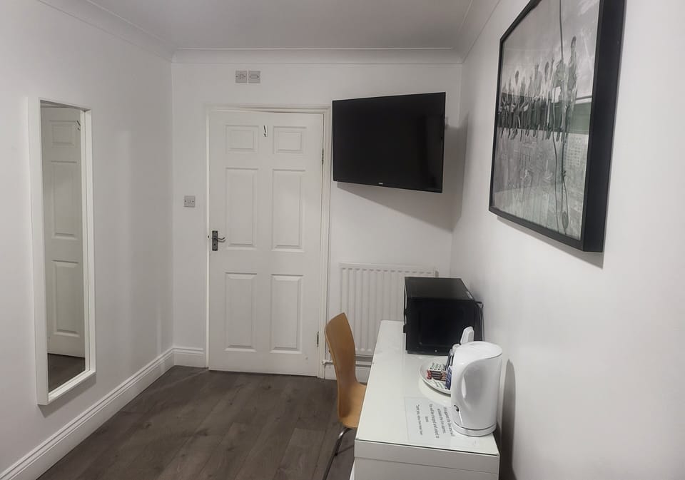 Micro Double | Premium bedding, memory foam beds, free WiFi, bed sheets