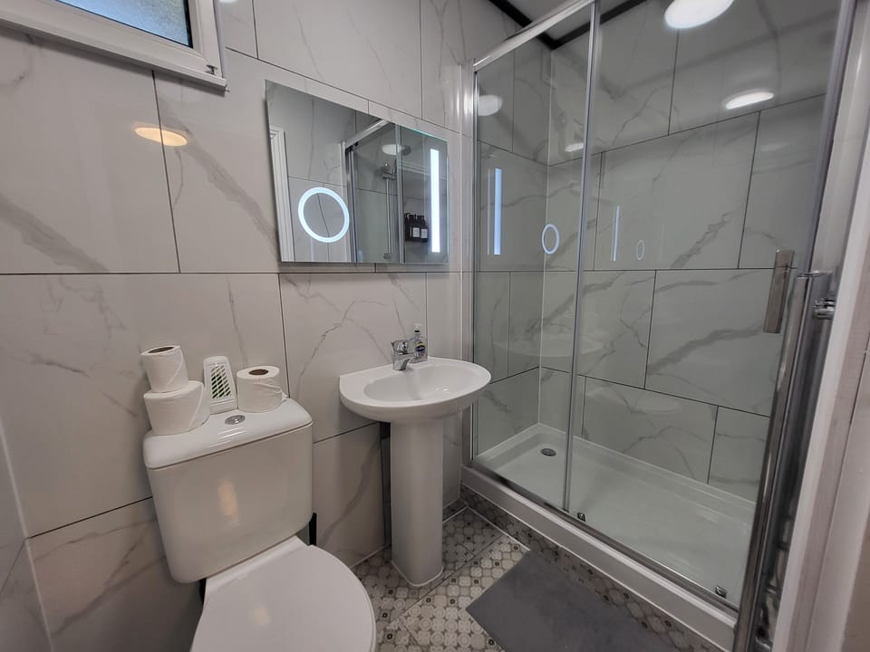 Towels, soap, shampoo, toilet paper