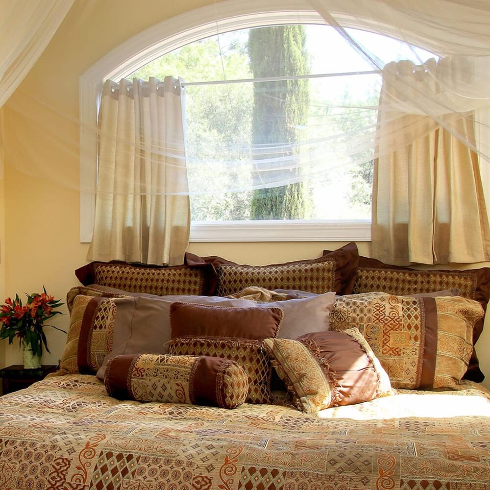 Monta Vista Suite | Premium bedding, pillowtop beds, individually decorated