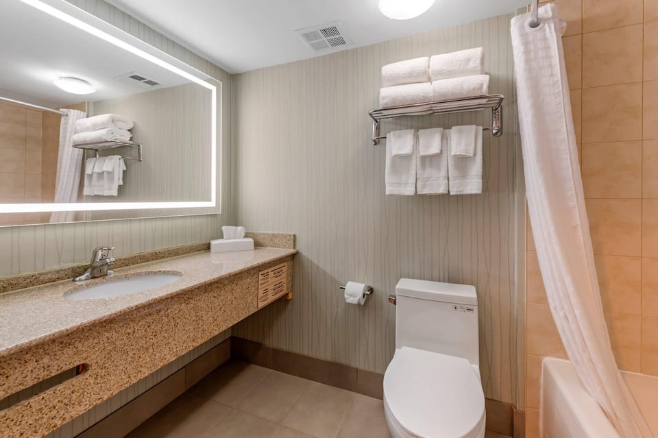 Quality Inn Orleans Hotel in Gatineau