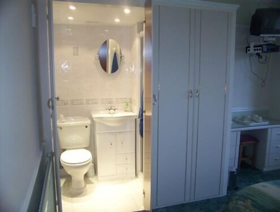 Suite, Ensuite (Sleeps up to 5) | Bathroom