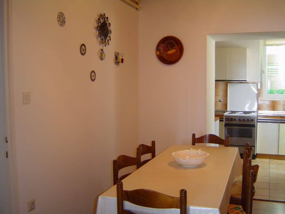 Apartment, 2 Bedrooms | In-room dining