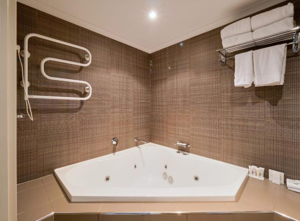 Executive Suite, 1 King Bed, Balcony | Bathroom | Combined shower/tub, hair dryer, towels, soap