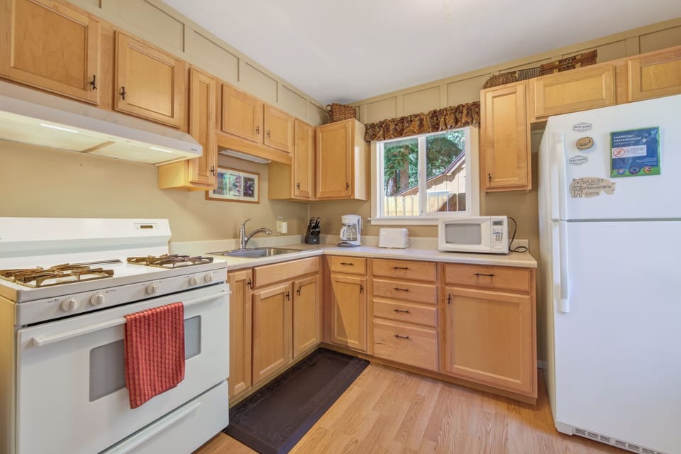 Tahoe Park Cottage-355 Fountain Ave., Tahoe Park