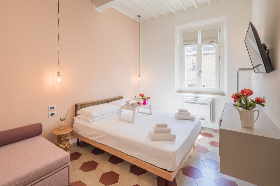Laptop workspace, soundproofing, free WiFi, bed sheets