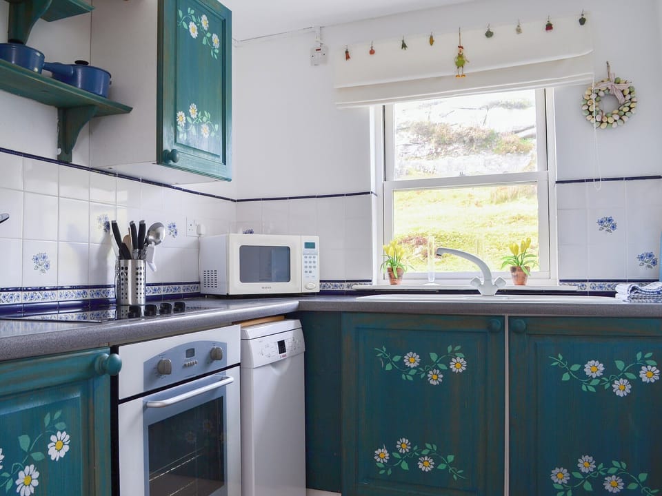 Well equipped kitchen | Vindolanda, Fearnbeg, near Applecross