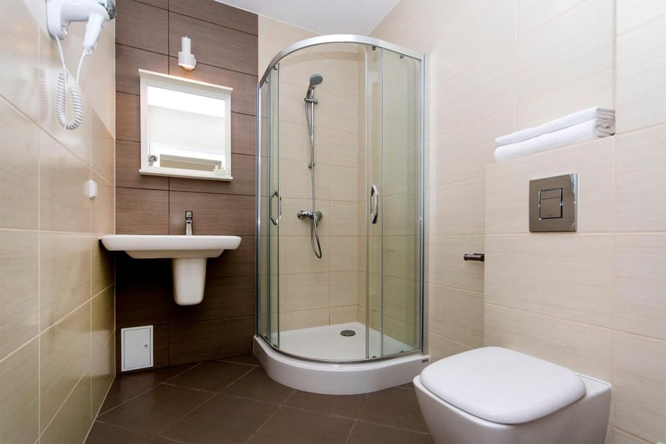 Shower, free toiletries, hair dryer, towels