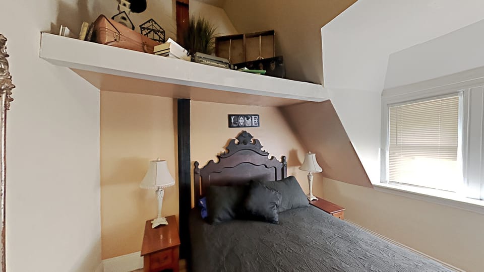 2nd Bedroom Queen Bed Queen futon