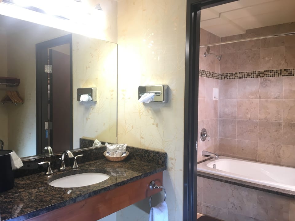 Acorn Motor Inn Hotel in Oak Harbor