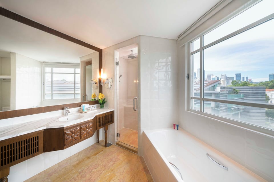 Junior Room | Bathroom | Free toiletries, hair dryer, bathrobes, slippers
