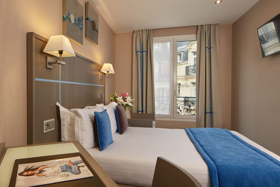 Double Room, Bathtub | In-room safe, desk, blackout drapes, free WiFi
