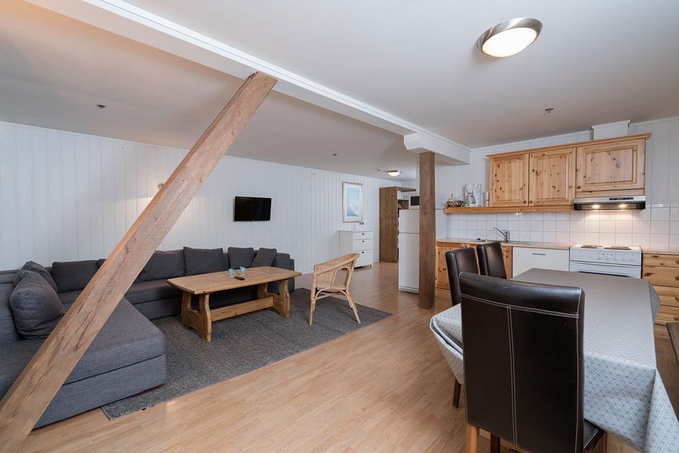Apartment (6 beds, mandatory cleaning fee 790) | Living room