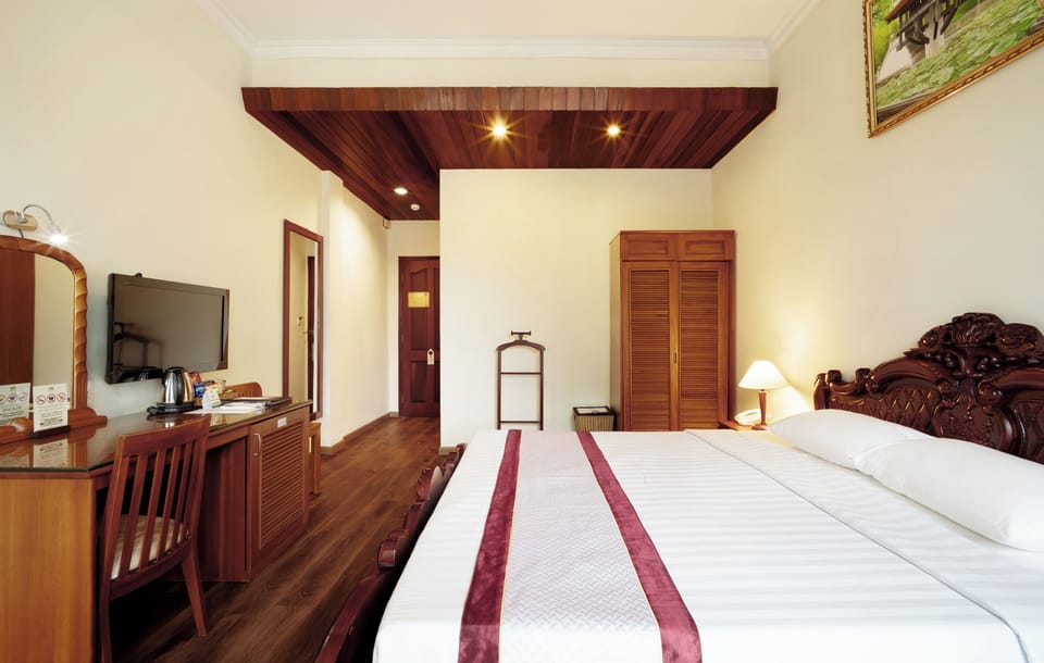 Premium Double Room, Balcony, City View (with Window) | Minibar, in-room safe, desk, laptop workspace
