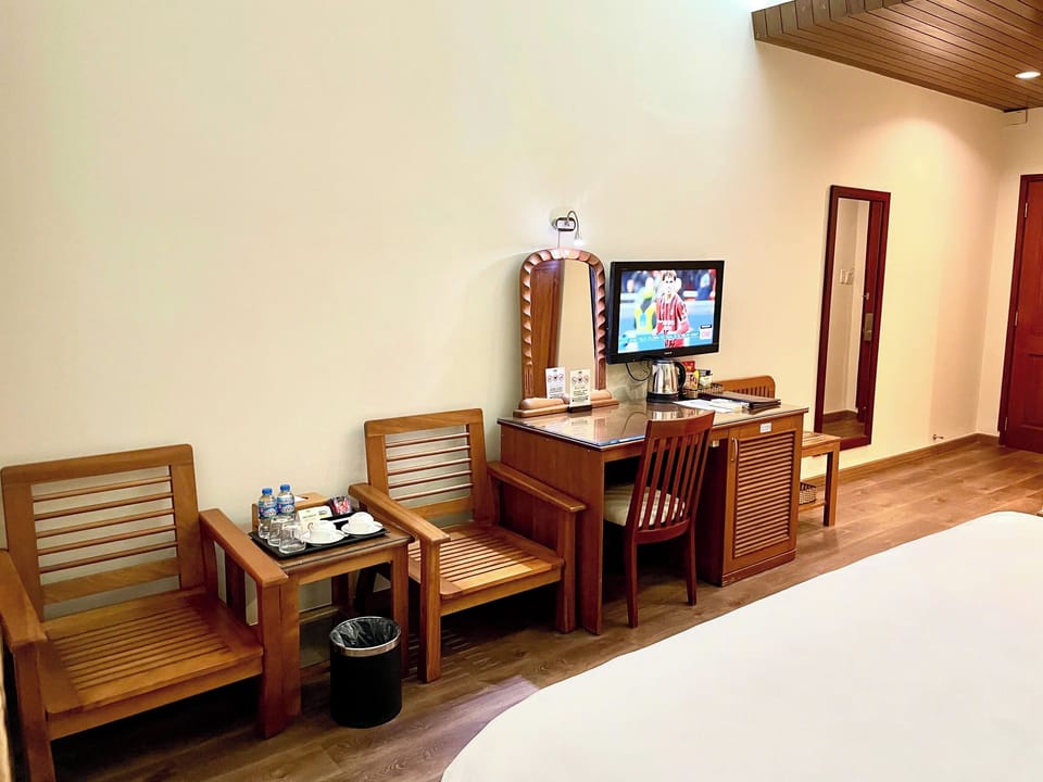 Deluxe Double Room | Minibar, in-room safe, desk, laptop workspace