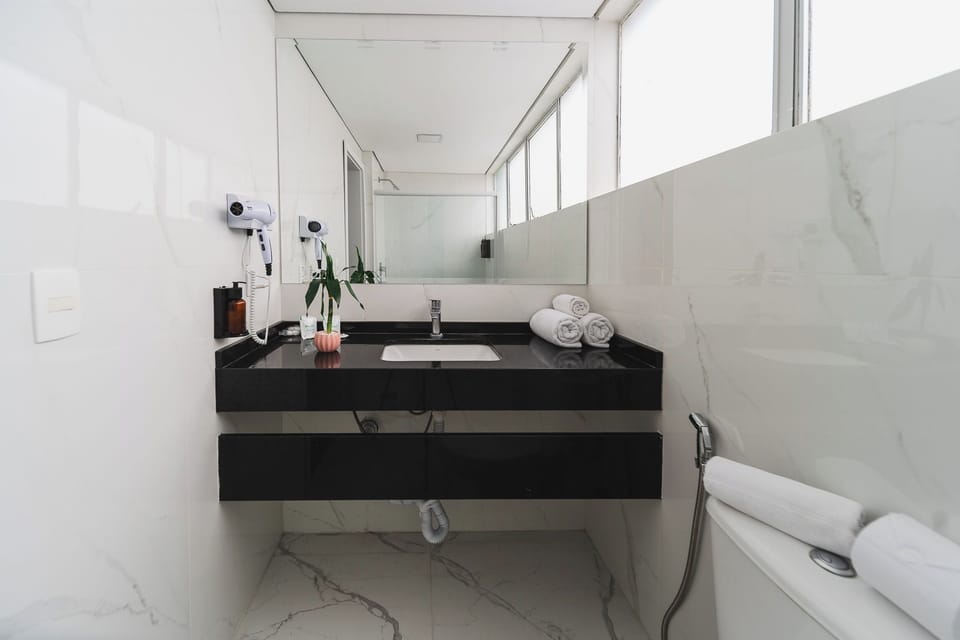 Standard Casal | Bathroom | Shower, free toiletries, hair dryer, towels