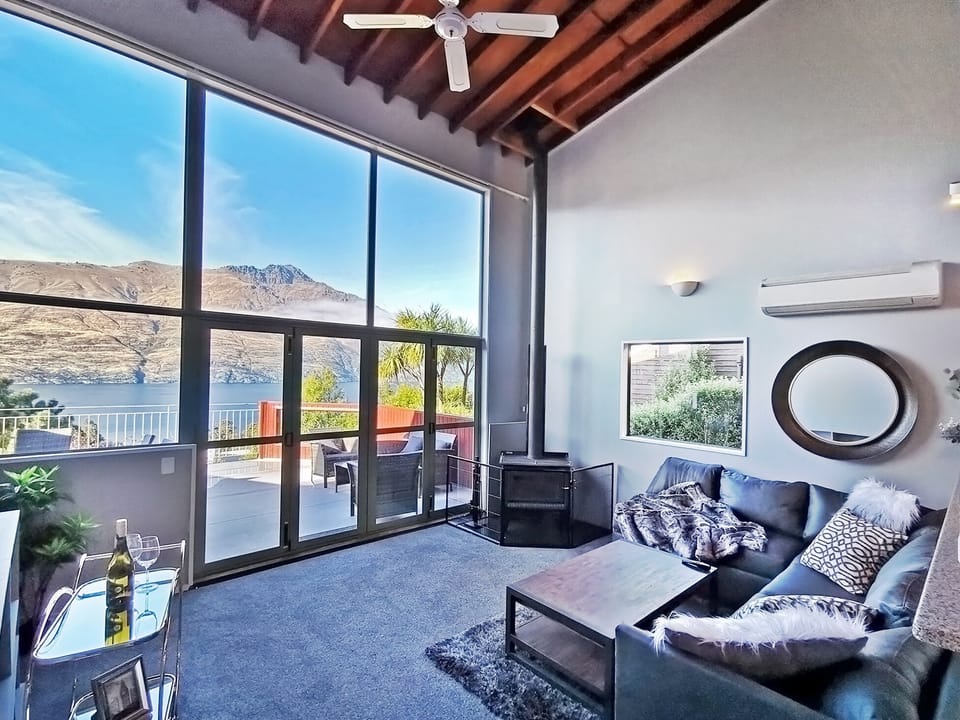 Private 3 Bedroom Duplex | Living area | Flat-screen TV, Netflix, streaming services