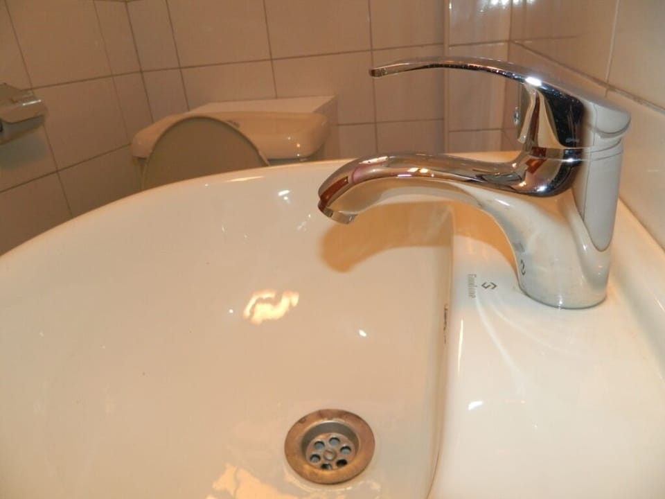 Shower, rainfall showerhead, towels