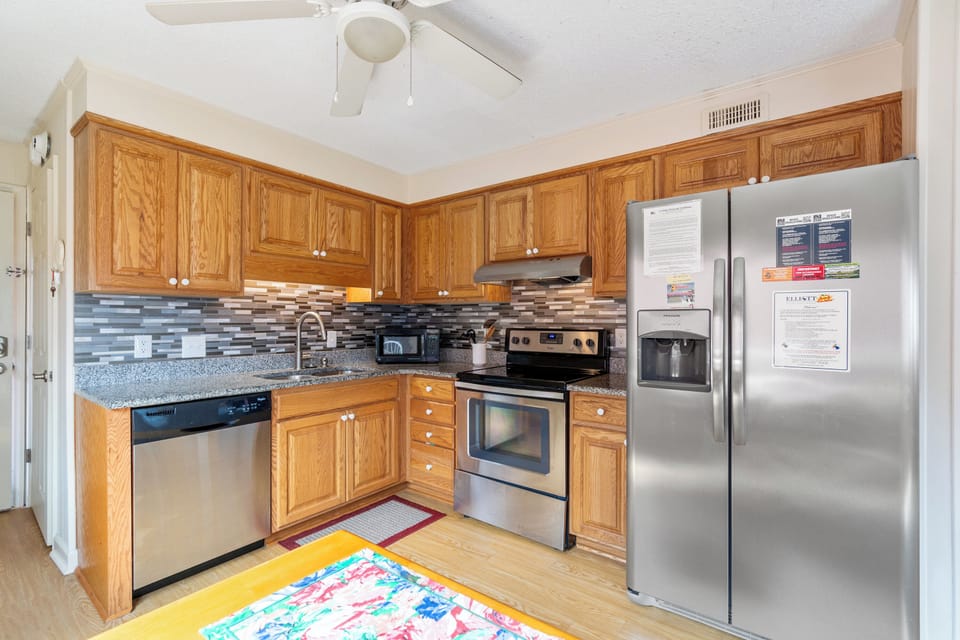 All modern appliances to make meal preparation a breeze.