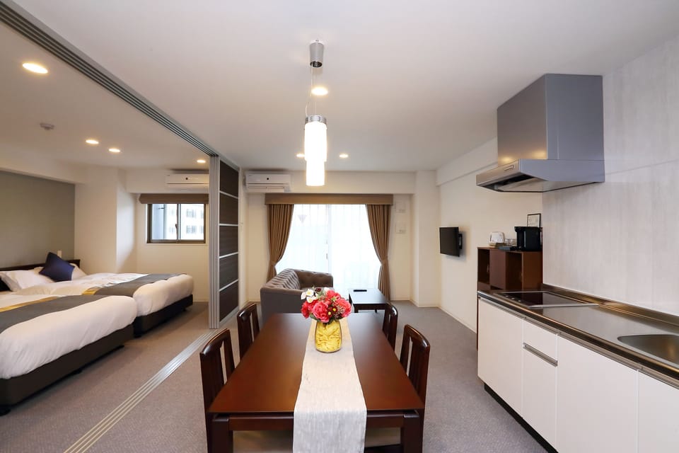 Junior Suite | Down comforters, desk, blackout drapes, free WiFi