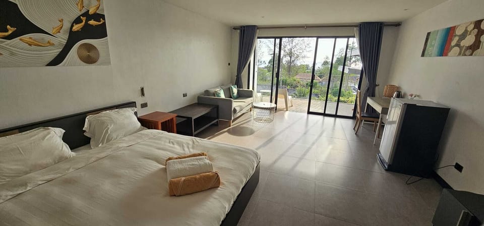 Pool Access Room | Pillowtop beds, in-room safe, desk, laptop workspace