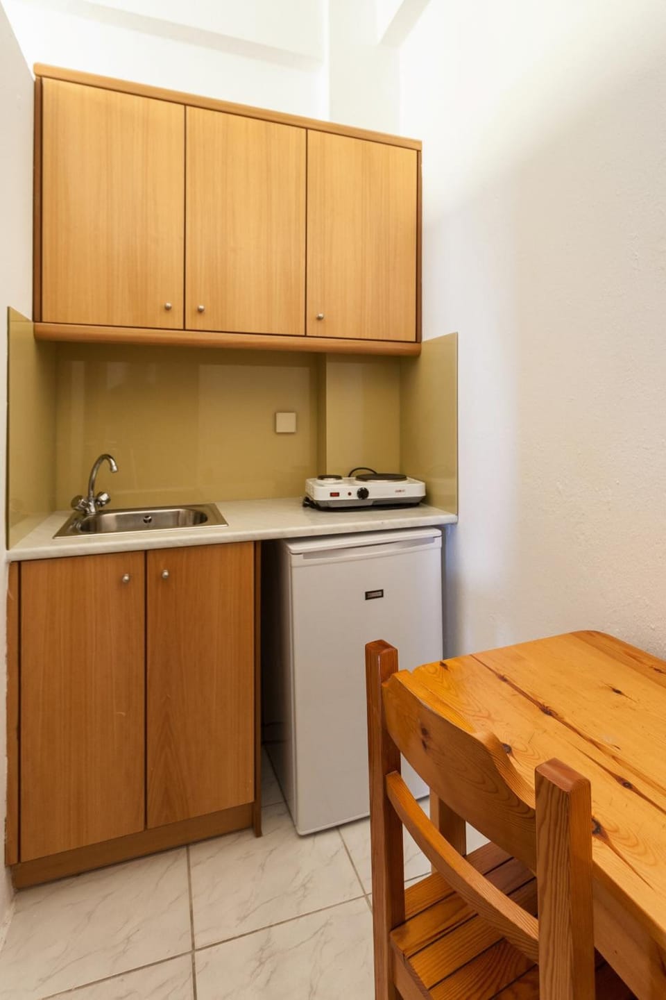 Mini-fridge, electric kettle