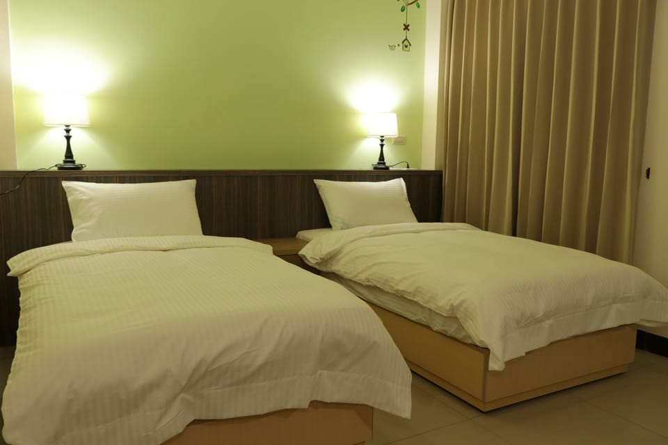 Double Room | Desk, free WiFi, bed sheets