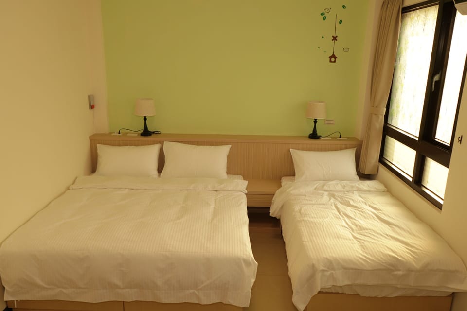Triple Room | Desk, free WiFi, bed sheets