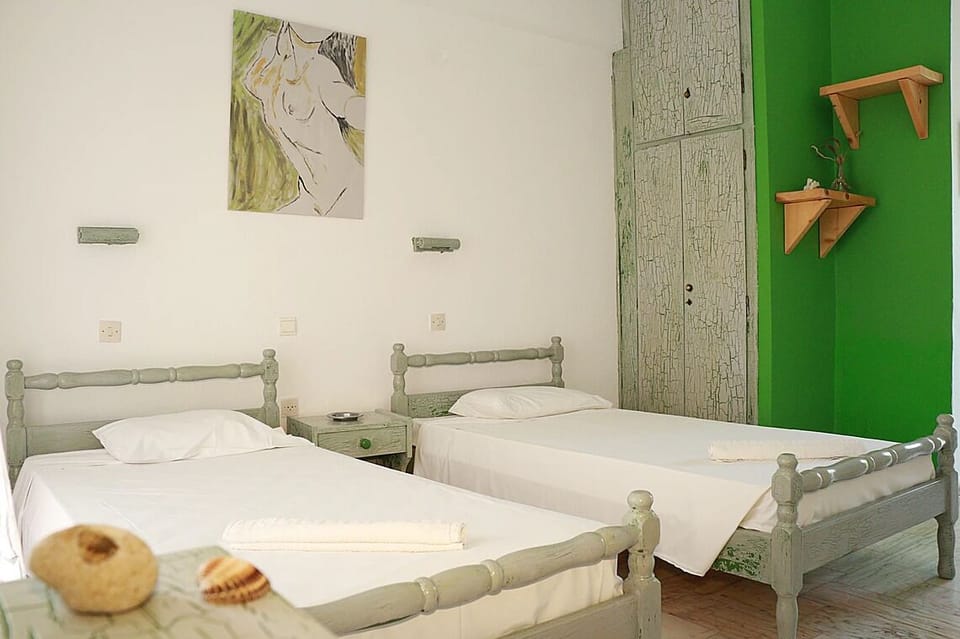 Studio (2 Adults) | WiFi (free), bed sheets