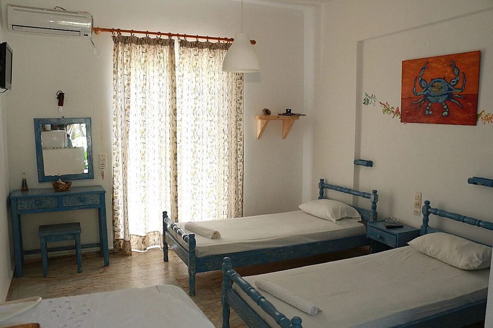 Studio (2 Adults) | WiFi (free), bed sheets