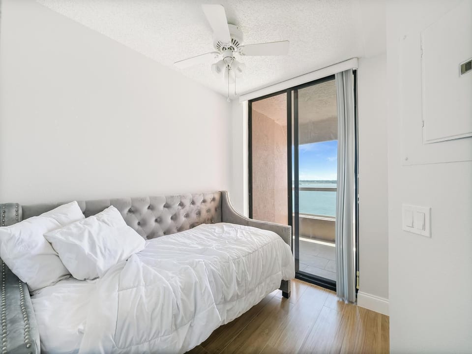 Twin Bedroom With Intracoastal East Facing Balcony 