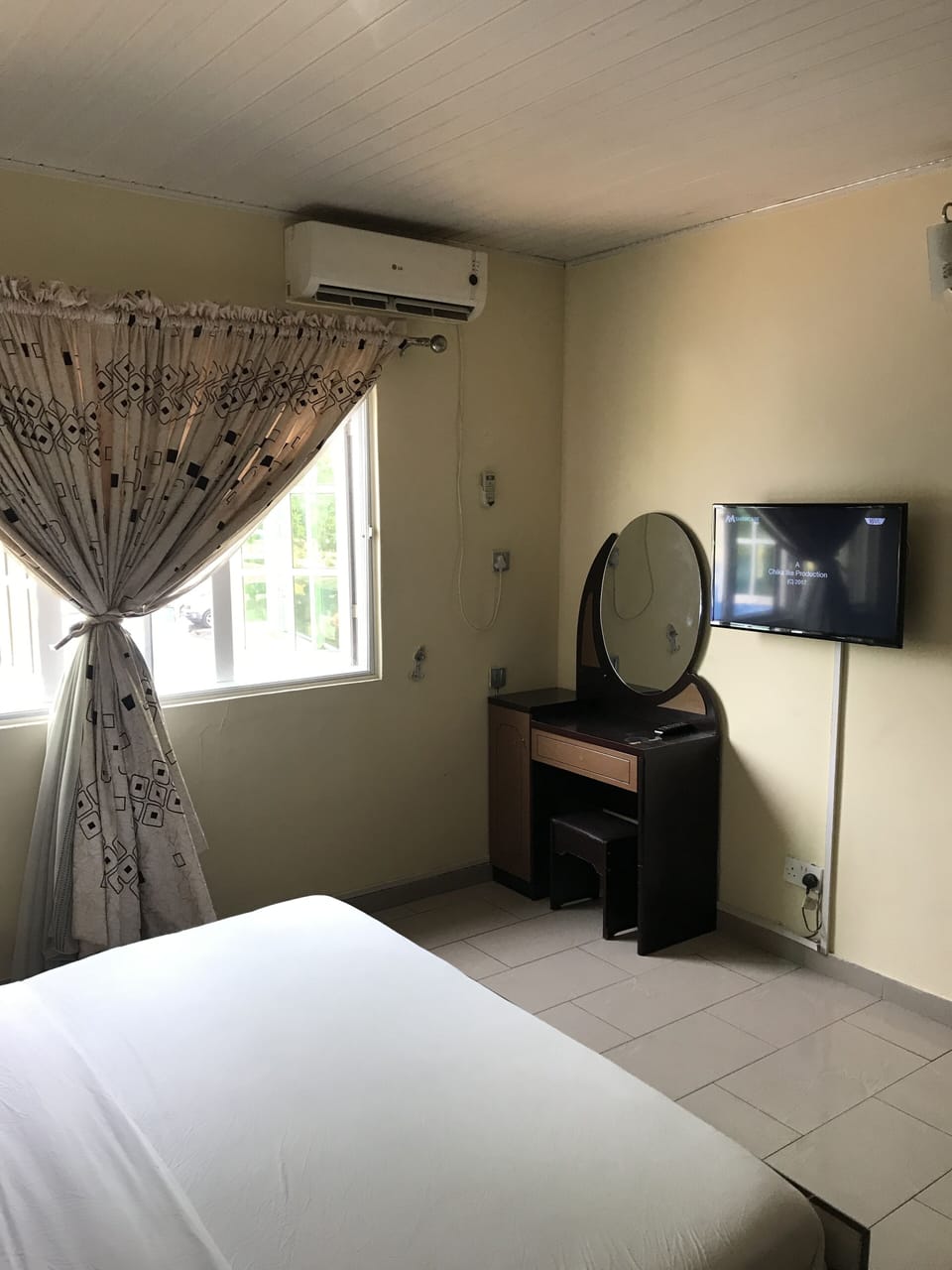 Executive Suite | 1 bedroom, minibar, desk, laptop workspace