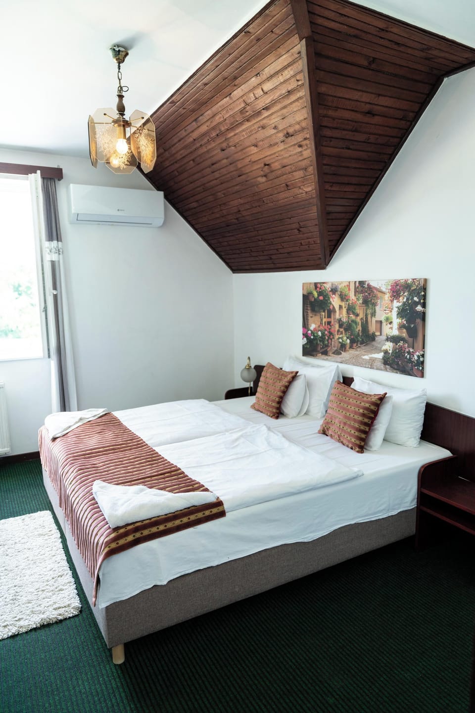 Desk, blackout drapes, free WiFi, bed sheets