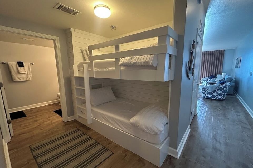Beautiful new built-in custom bunk beds (Nov 2024) with memory foam mattresses.
