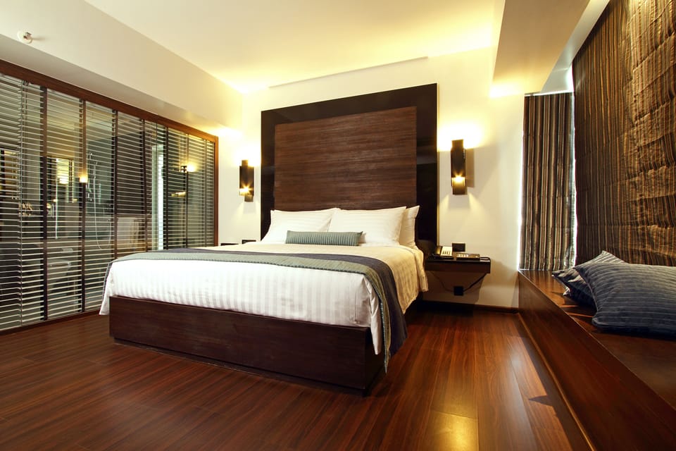 Superior Room | Egyptian cotton sheets, premium bedding, pillowtop beds, minibar