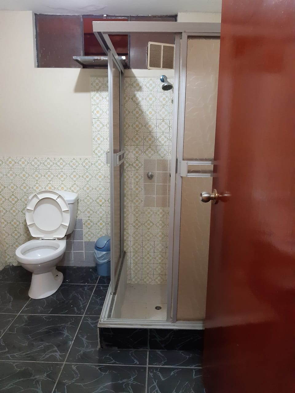 Classic Triple Room | Bathroom | Shower, towels