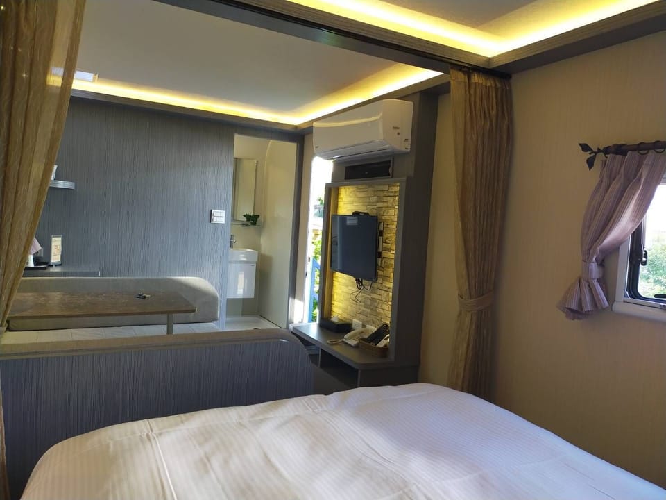 Standard Double Room | Down comforters, individually decorated, individually furnished