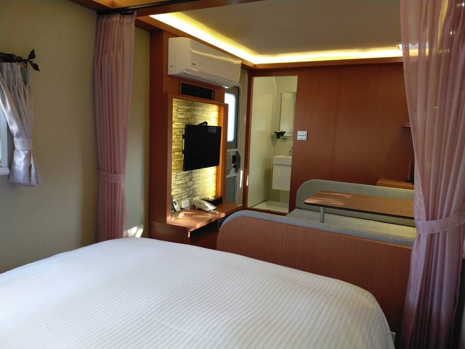 Standard Double Room | Down comforters, individually decorated, individually furnished
