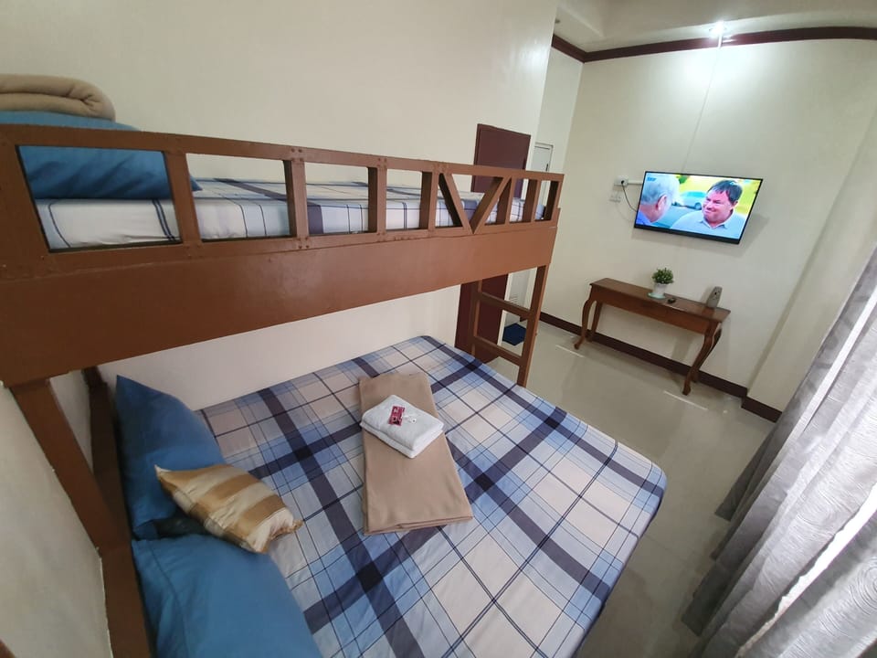 Bunk Room for 3 | Free WiFi