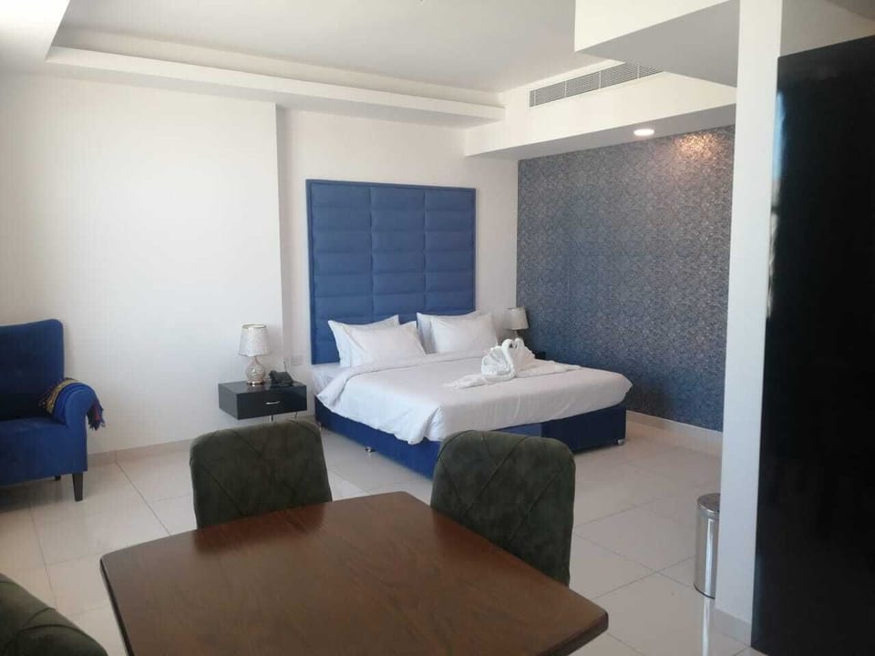 Deluxe Room | In-room safe, desk, laptop workspace, blackout drapes