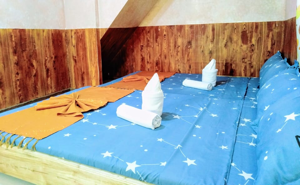 Family Room (good for 8) | Bed sheets