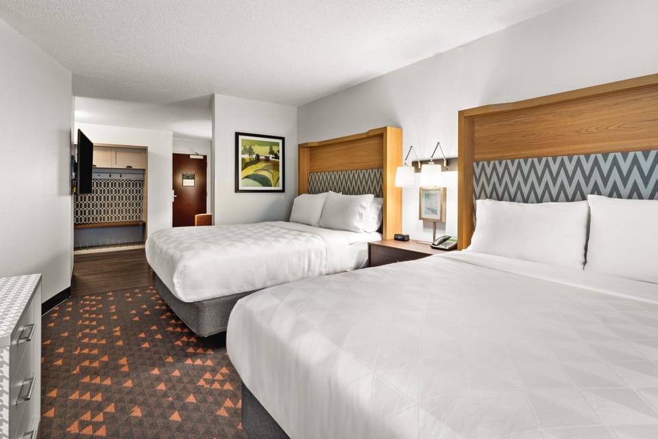 Suite, Multiple Beds | Soundproofing, free WiFi, bed sheets