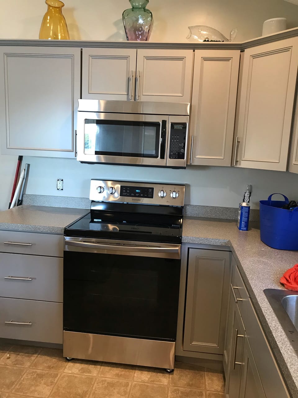 Newly updated, has pots, pans and dishes. Ready for a vacation meal!