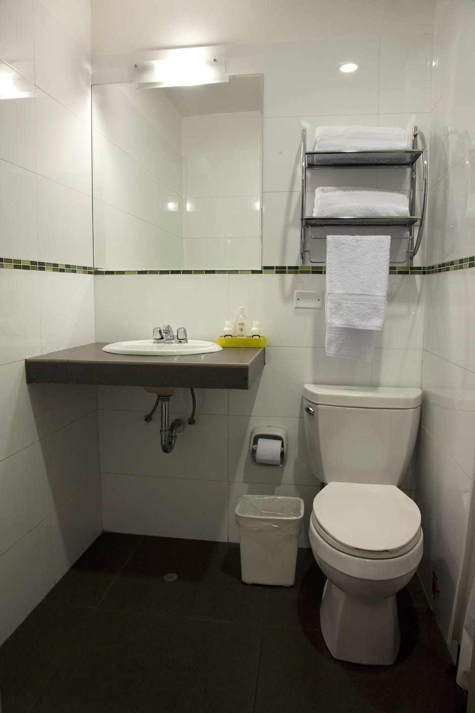 Shower, rainfall showerhead, free toiletries, hair dryer